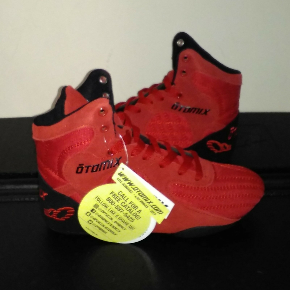 Otomix "The Stingray" Shoe